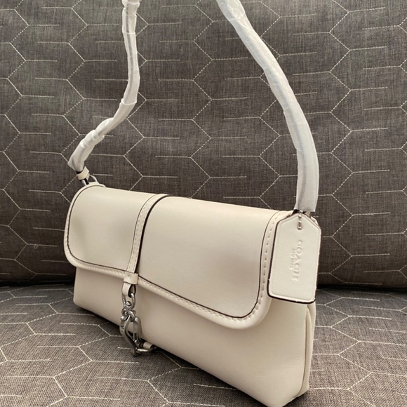 Coach Restored Hamptons Bag - Picture 3 of 9